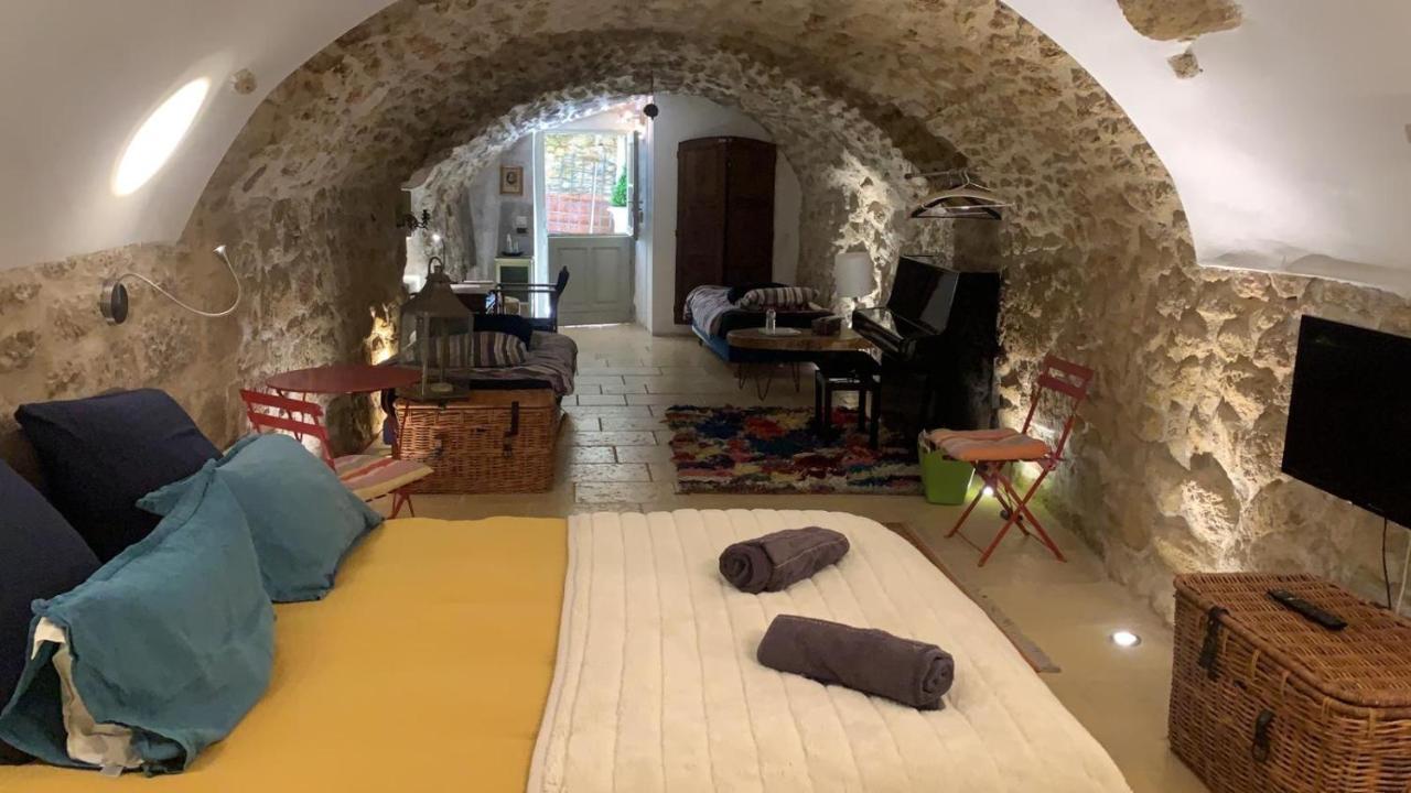 Rognes La Villageoise, Chambre Troglodyte Pitoresque Au Coeur Du Village מראה חיצוני תמונה